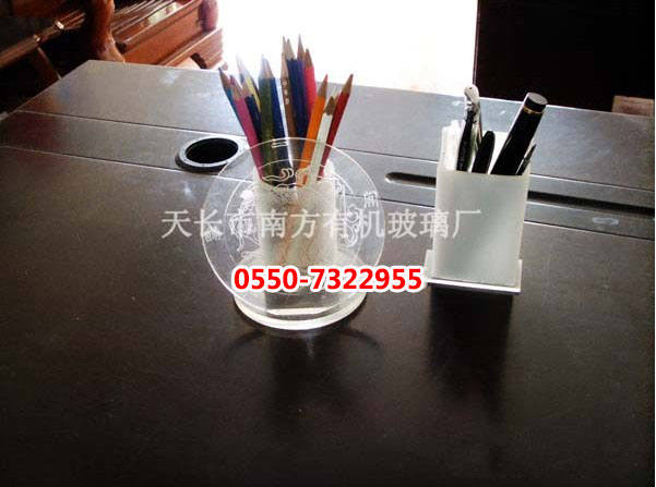 有機(jī)玻璃制品筆筒